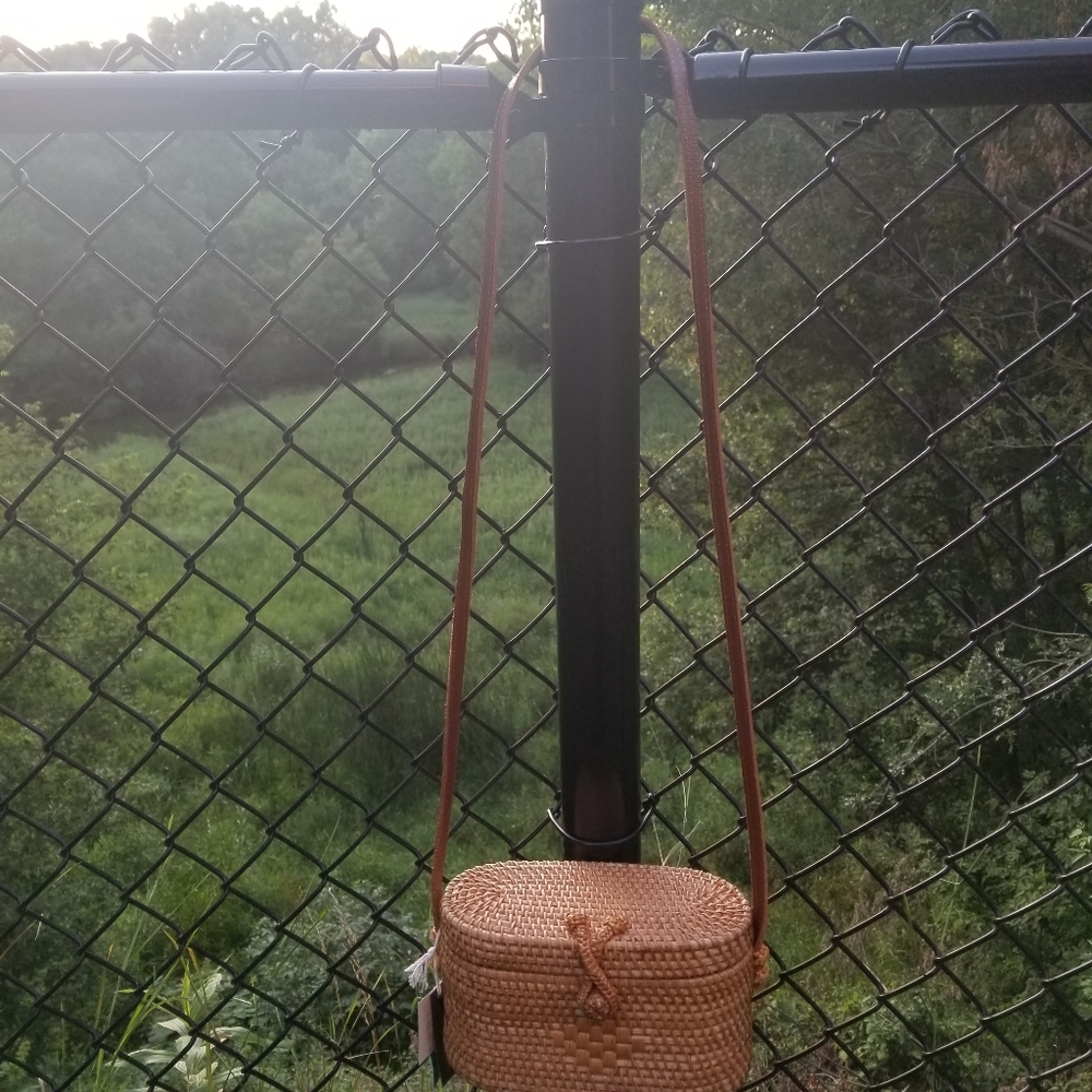 NWT Rattan straw crossbody camera purse - Picture 3 of 4